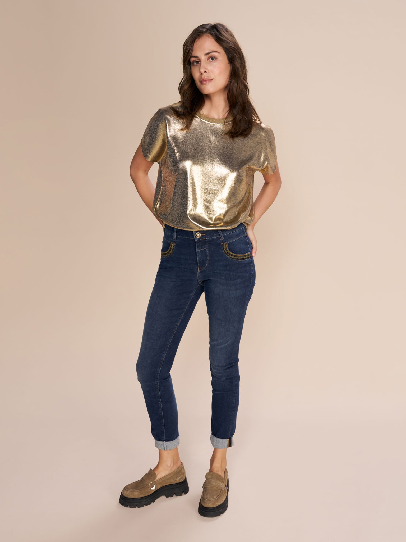 Modelshot / Gold / Detail